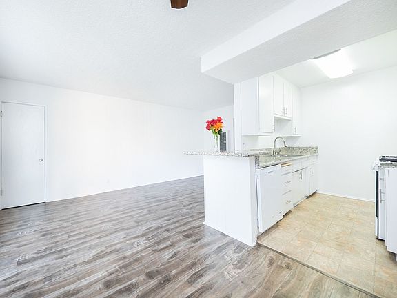 5th image of 336 S Alexandria Ave #50-03