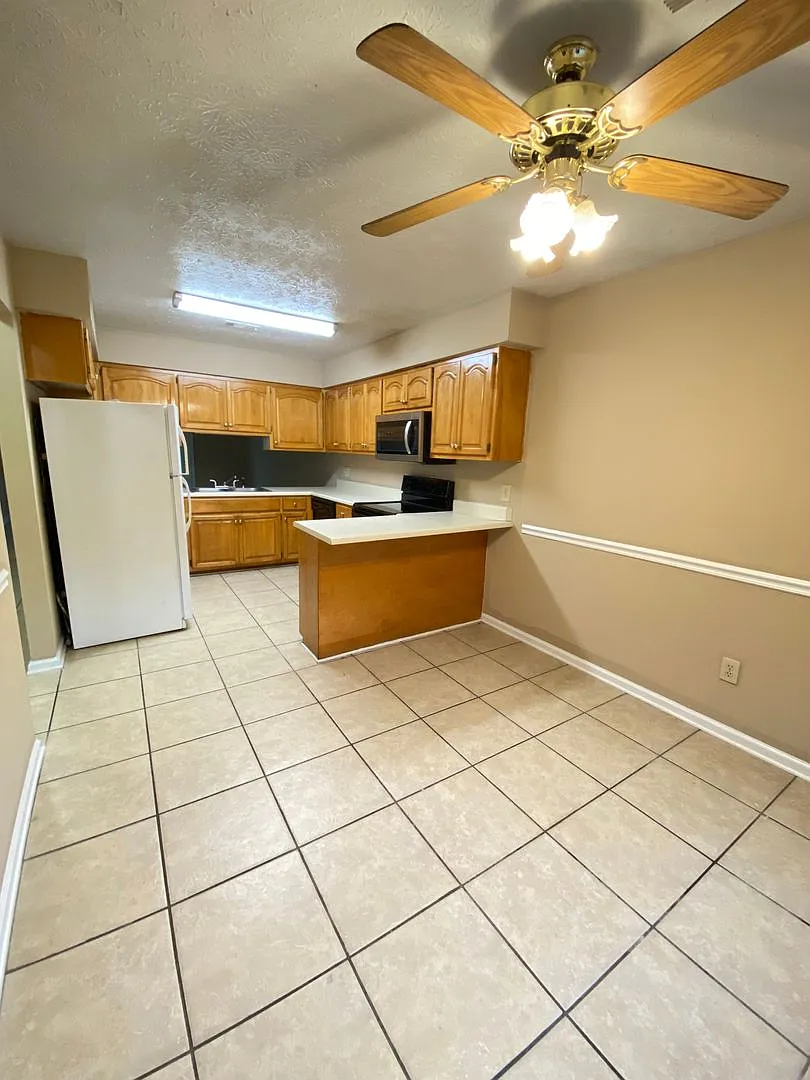 Building Photo - 1139 Northlake Dr