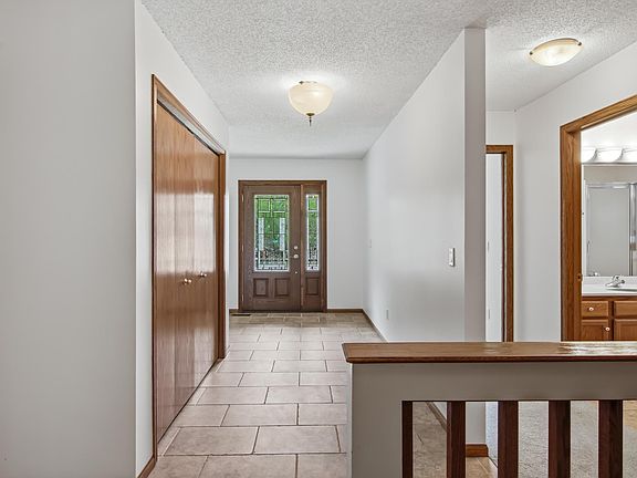 3rd image of 704 Spruce Dr