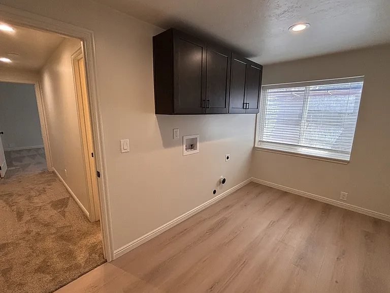 627 E 700 N — Photo 19