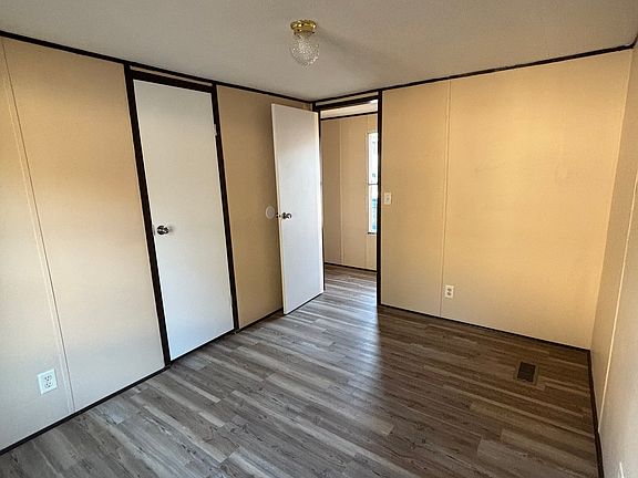 Middle bedroom
