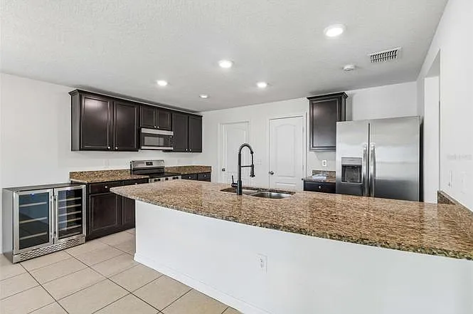 1009 Culbreath Green Ct — Photo 8