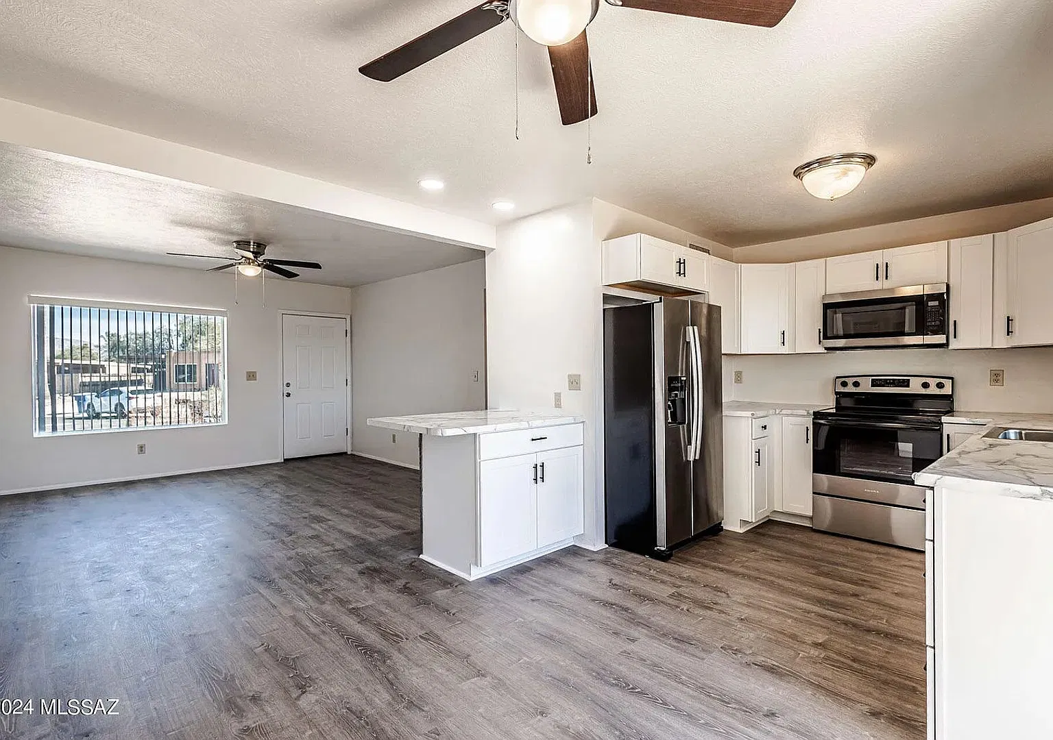 Nice 3 bedroom townhouse! — Photo 1