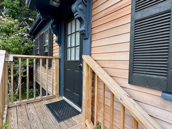 3 Winthrop St #1, Provincetown, MA 02657
