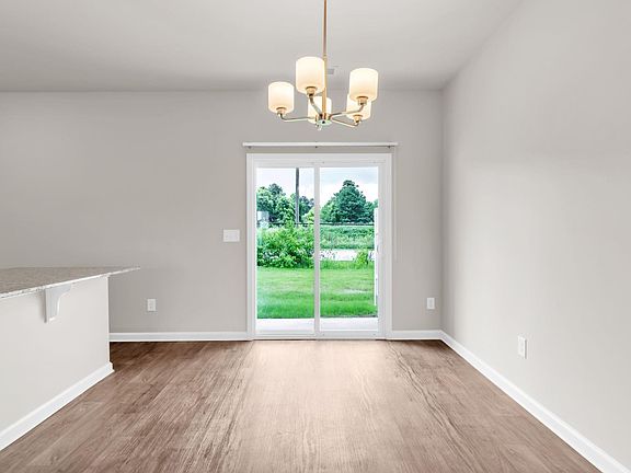 5th image of 32 English Ct