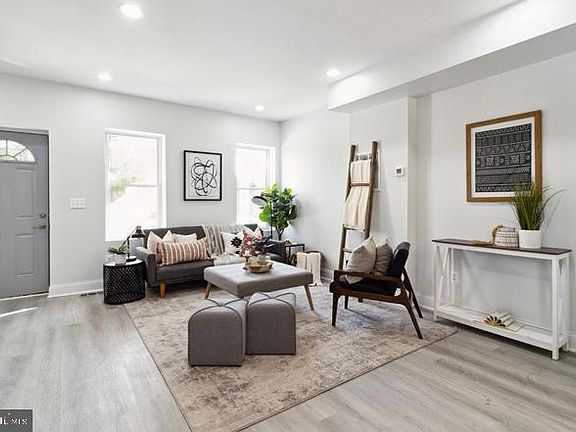 3rd image of 4701 Beaufort Ave