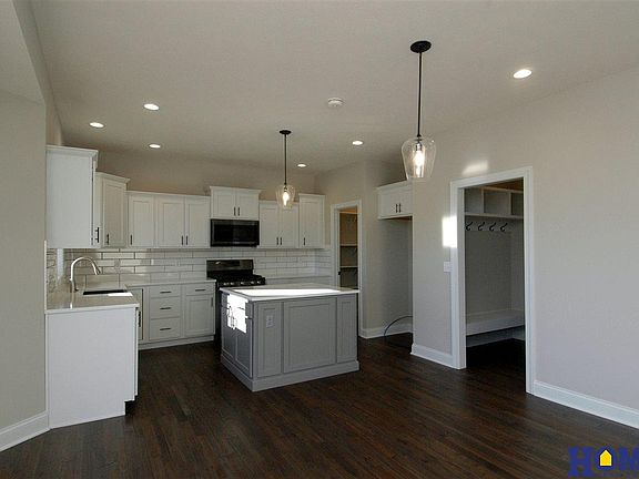 4th image of 2124 Parkview Dr