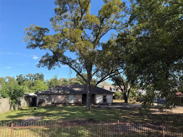 7102 Wendemere St, Houston, TX 77088