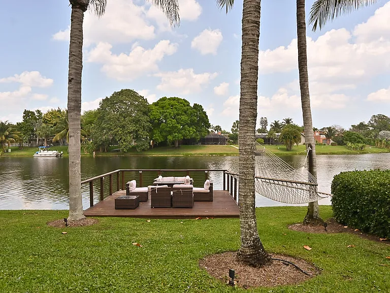 12828 Meadowbreeze Dr — Photo 38