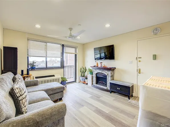 135-46 Grand Central Parkway South Sr image 4 of 17