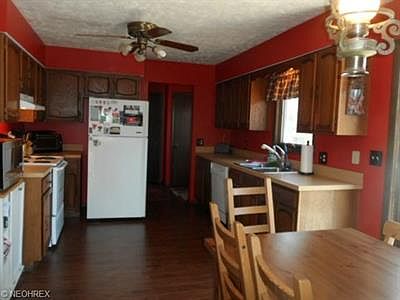 5th image of 40 Meadowridge Dr