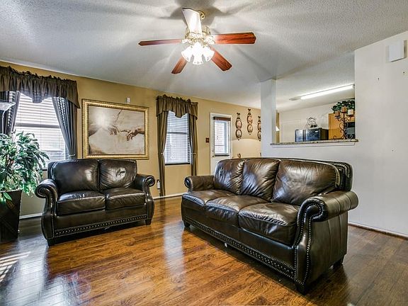 5th image of 2608 Guadalupe Dr