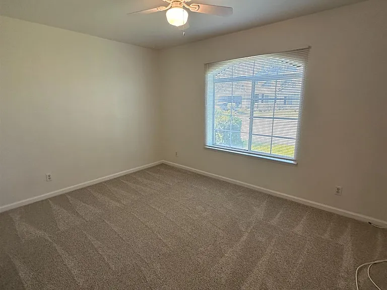 6678 N Western Ave — Photo 28