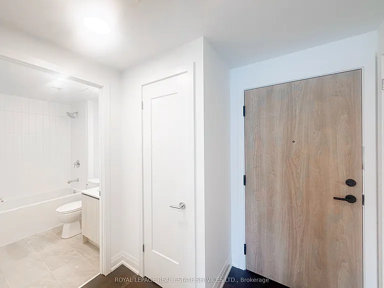 799 The Queensway #105 — Photo 4