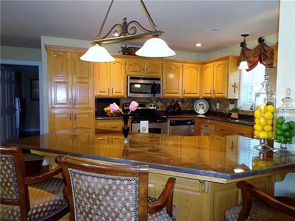 5th image of 84 Kincardine Dr