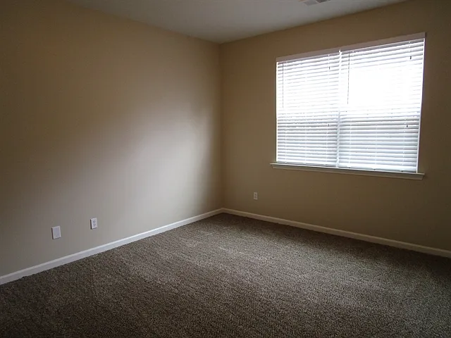 406 Howell Xing — Photo 16