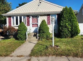 92 Benjamin St, Pawtucket, RI 02861