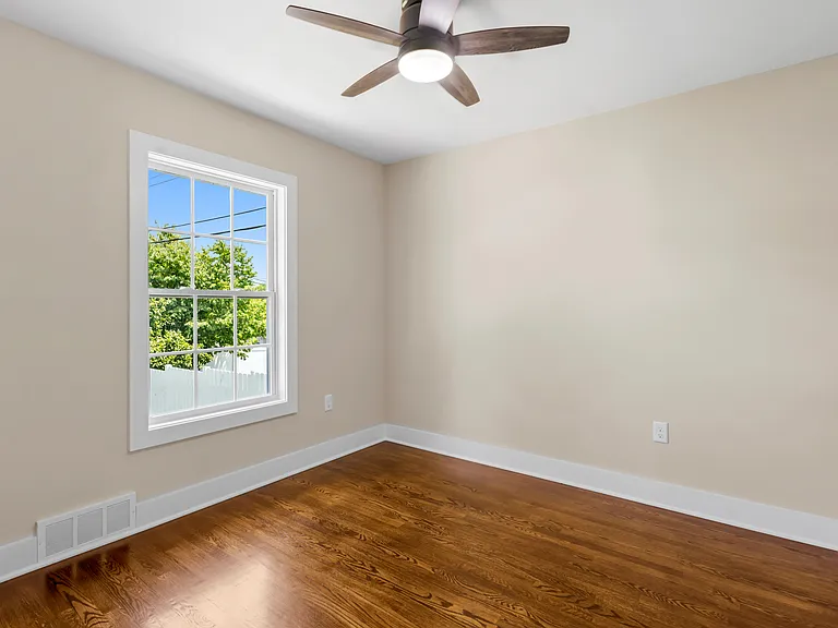 2628 Linden Pl — Photo 12