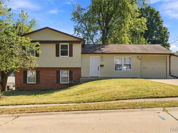 3380 Bristol Hall Dr, Bridgeton, MO 63044