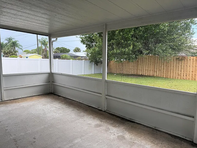 1194 SW Granadeer St — Photo 11
