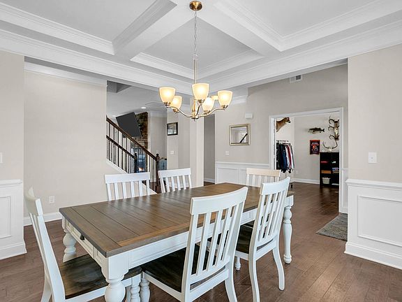 3rd image of 104 Dahlia Ln