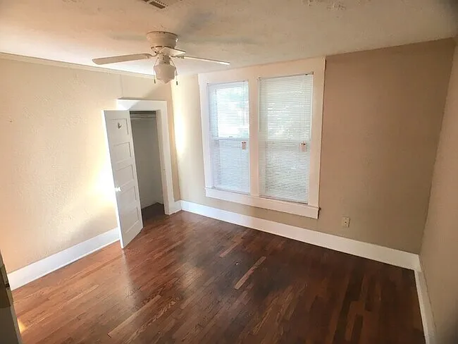 320 W Duffy St — Photo 8