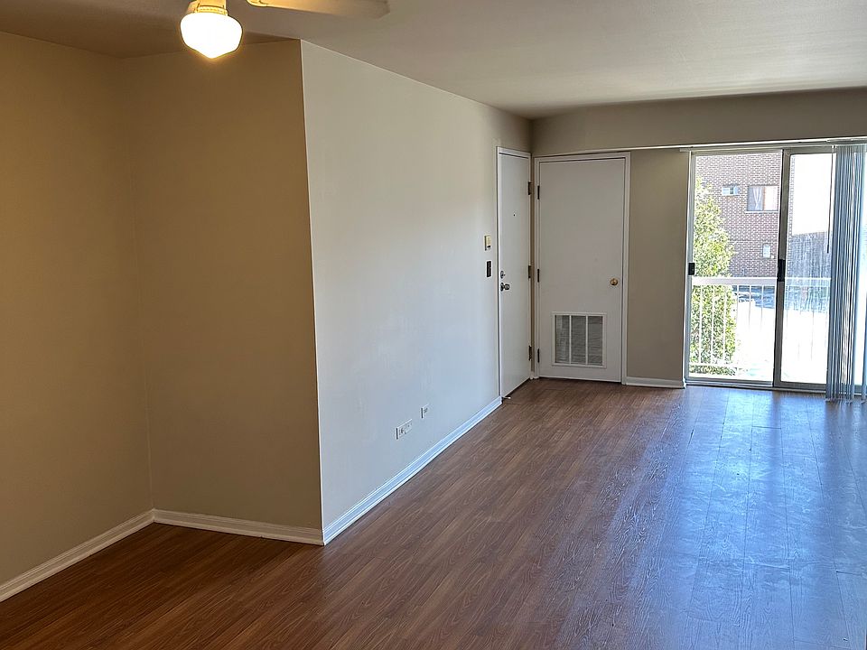 1st image of 4153 Essex Ct #1W