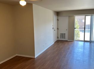 4153 Essex Ct #1W, Glenview, IL 60025
