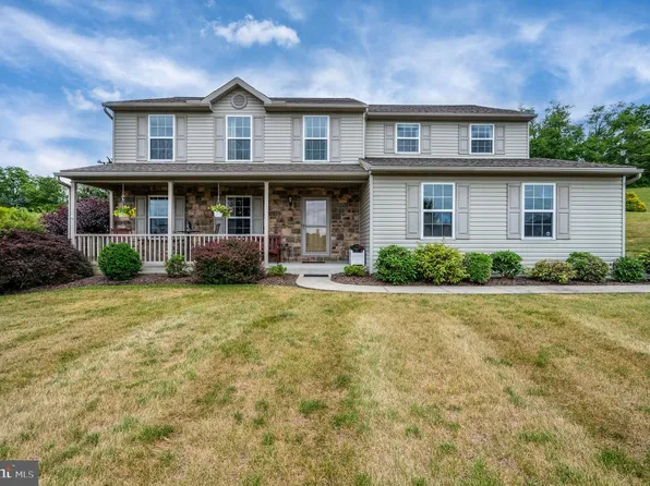 389 Eagleview Dr, Mohrsville, PA 19541
