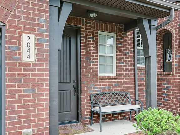 4th image of 2044 Bungalow Dr