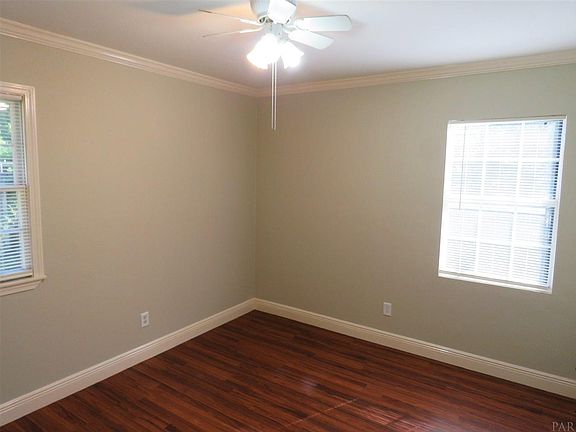 5th image of 4697 Geneva Dr