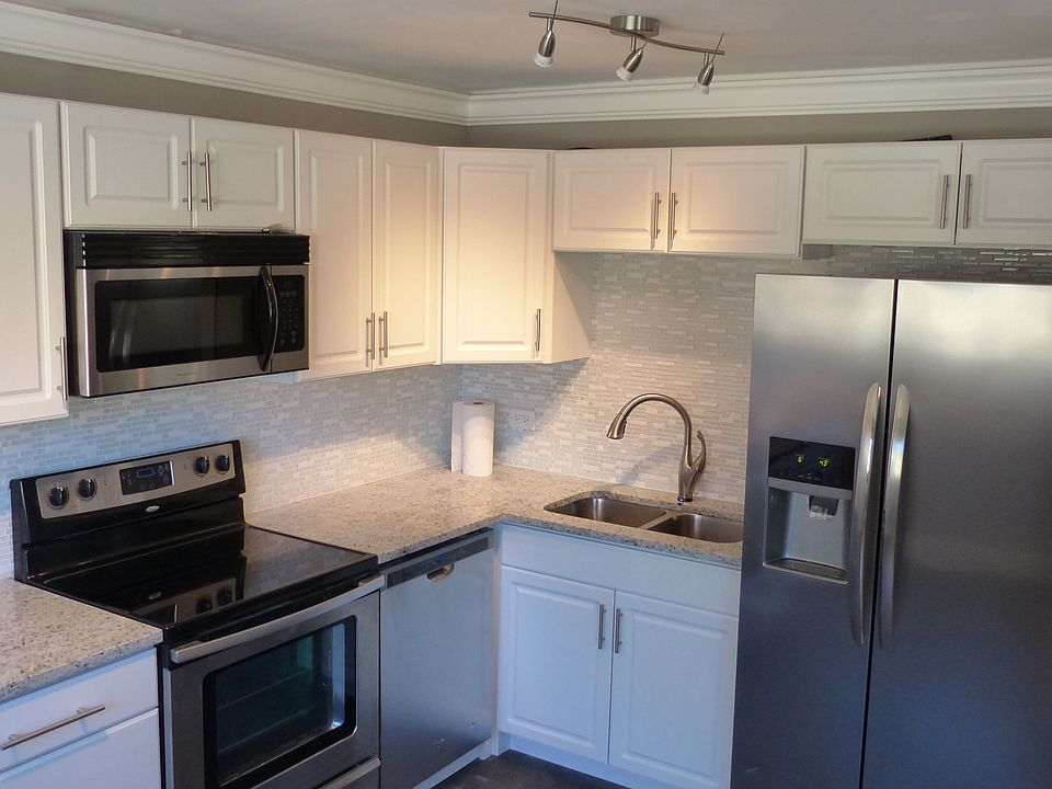 1st image of 7201 W Wellington Ave