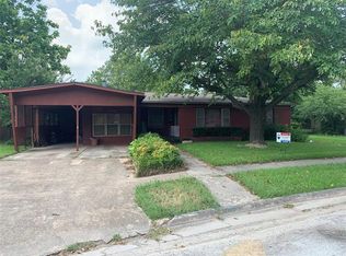 1701 Merrywood Way, Gainesville, TX 76240