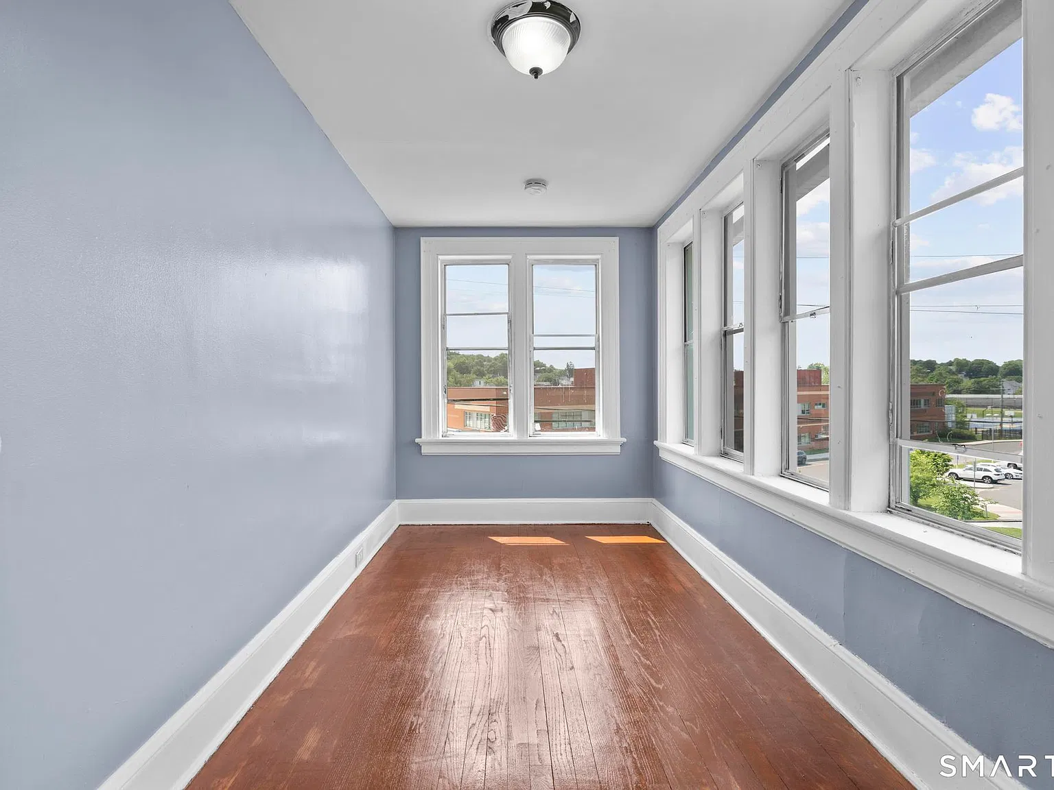 4 bed, 1.0 bath, 3948 sqft, $2,200 — Photo 3