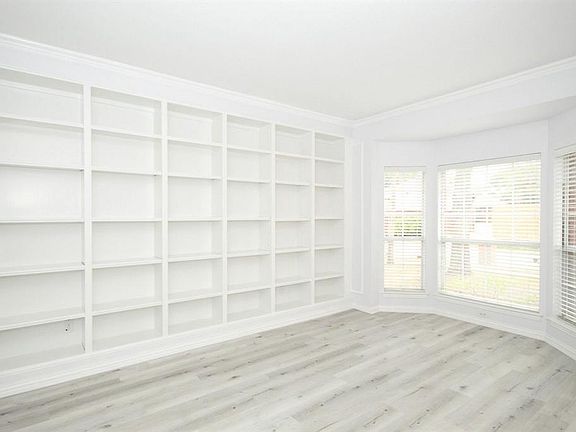 4th image of 8609 Carlyle Dr