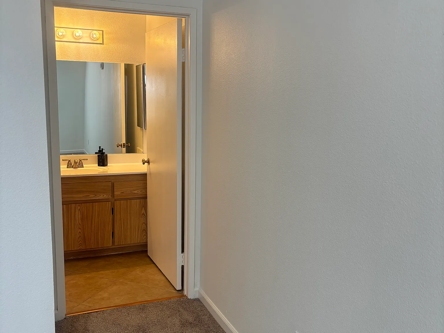 2 bed, 914 sqft, $1,499 — Photo 2