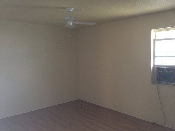 5th image of 911 Camellia Dr