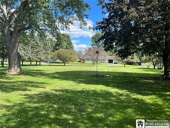 5th image of 25 Valley View Dr