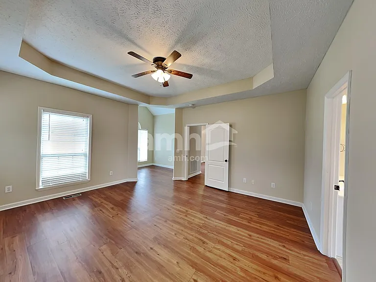 210 Fox Hunt Ln — Photo 10