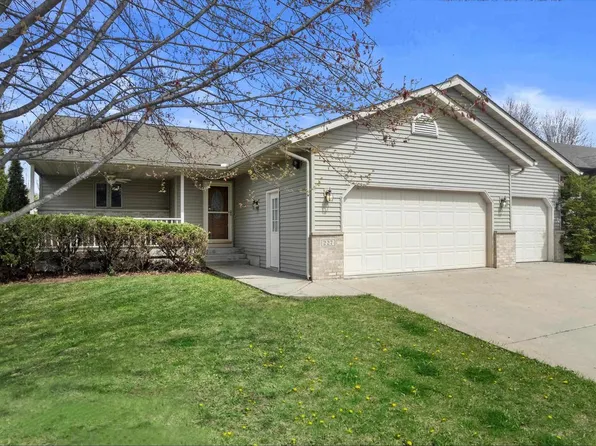 227 Chateau Drive, Cottage Grove, WI 53527