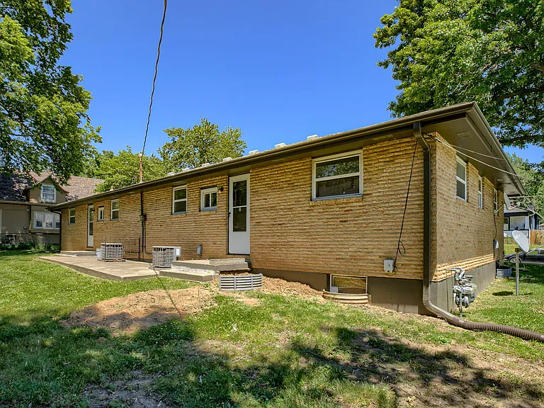 1200 N Osage St — Photo 12