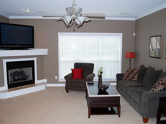 Living Room w/fireplace