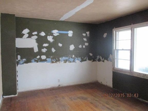 4th image of 823 Birchwood Ave
