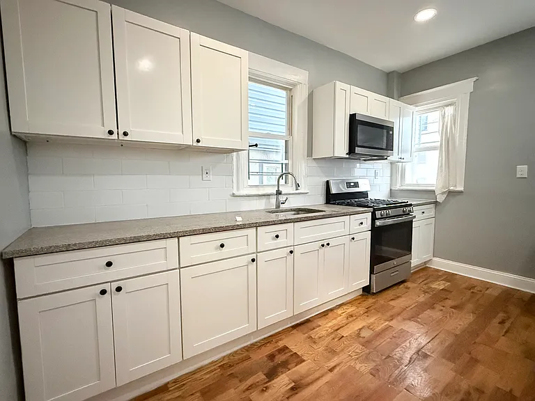 44 N 16th St #1 — Photo 2