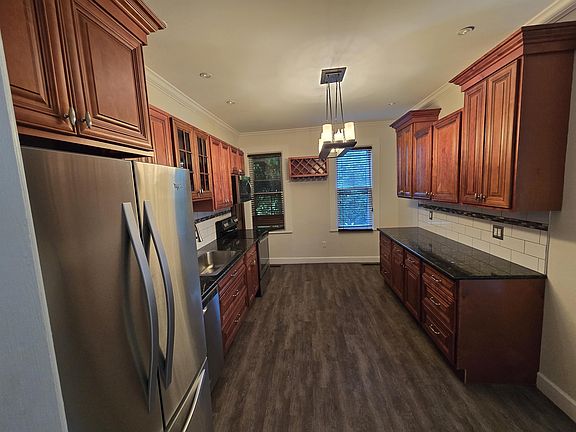 3rd image of 318 W Clinton St