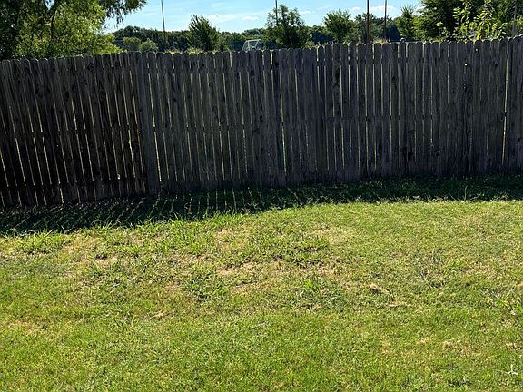 5th image of 817 Claycourt Cir