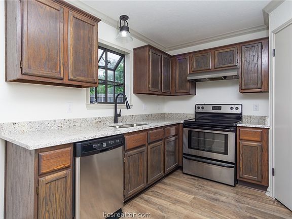 5th image of 1014 Chinaberry Dr