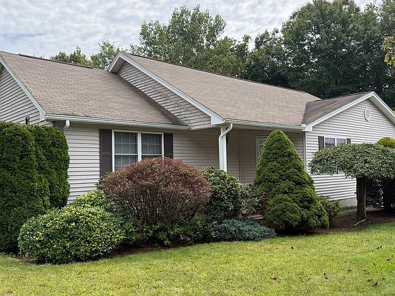 3rd image of 12 Deerfield Cir