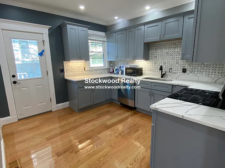 25 Hinckley St #3 — Photo 7