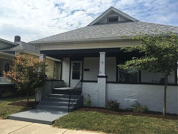 3rd image of 1015 Elm St